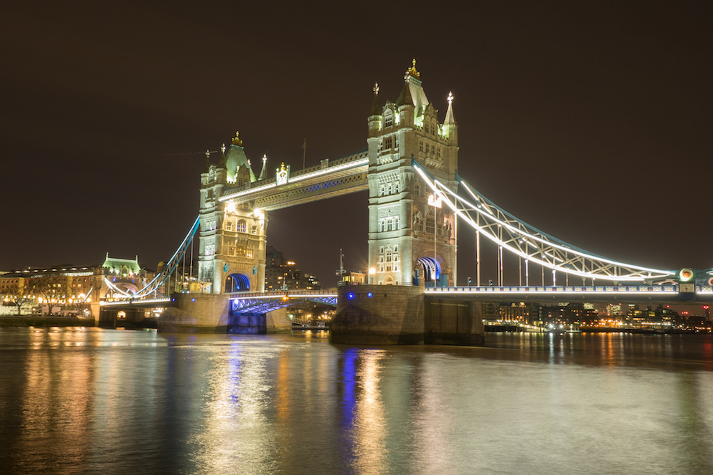 Tower Bridge le soir à Londres