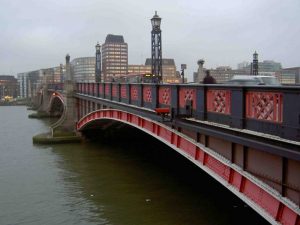 Le pont Lamberth et sa belle couleur rouge