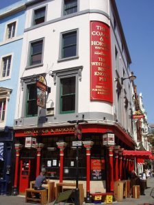 Le premier restaurant végétarien de Londres, le Coach and Horse