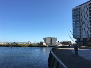 Journée ensoleillée à Belfast,vue sur le fleuve